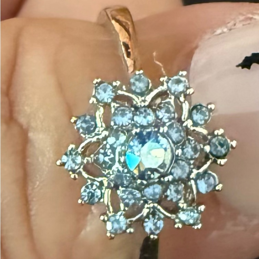 Elegant Gold and Silver Floral Ring